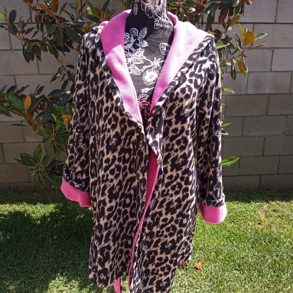 Betsey Johnson Leopard Robe - Picture 2 of 6